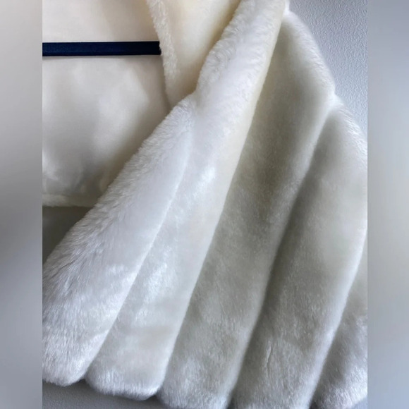 Faux fur cream wrap with satin tie - Wedding - Picture 4 of 11